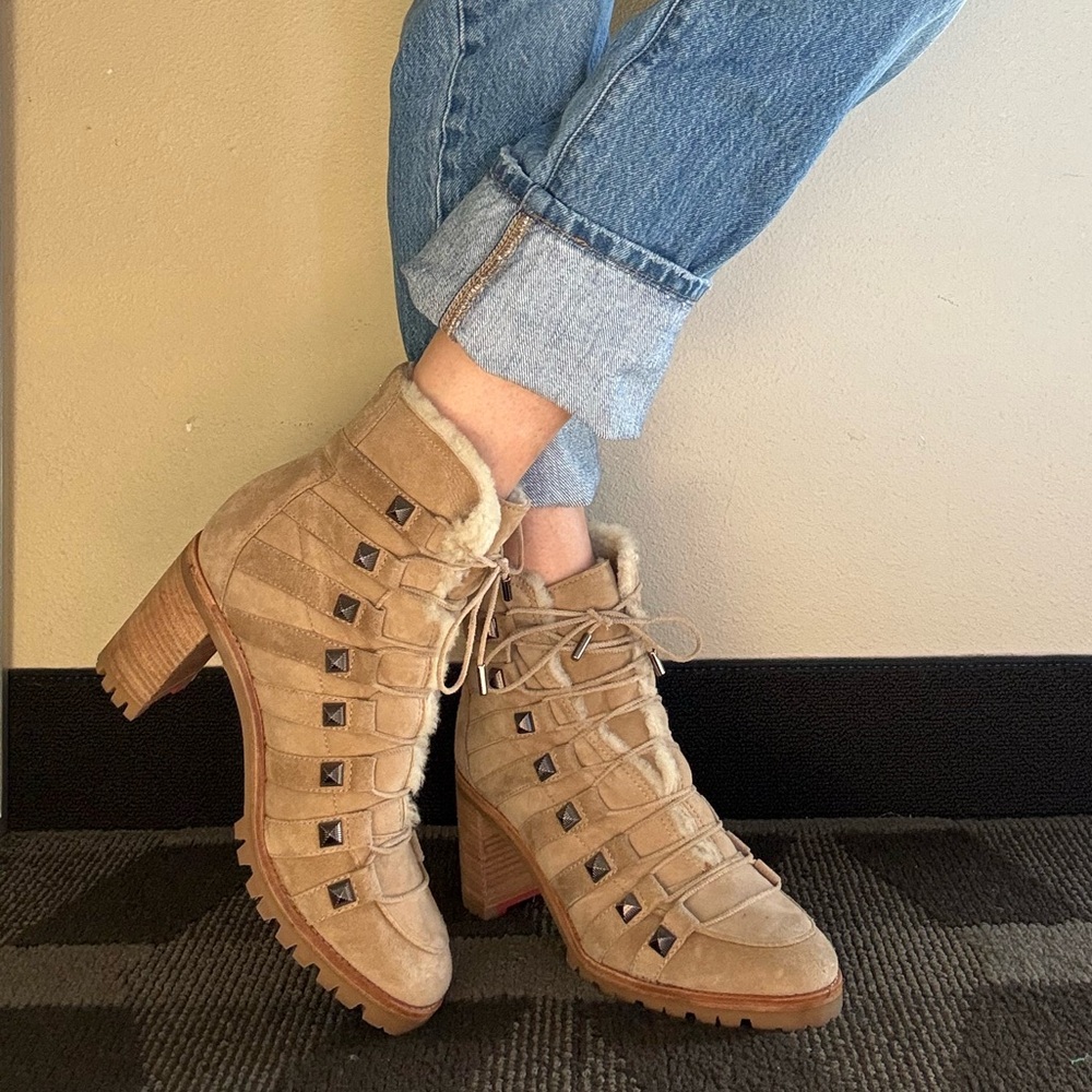 Christian Louboutin Chaletta Shearling Boots sz 39